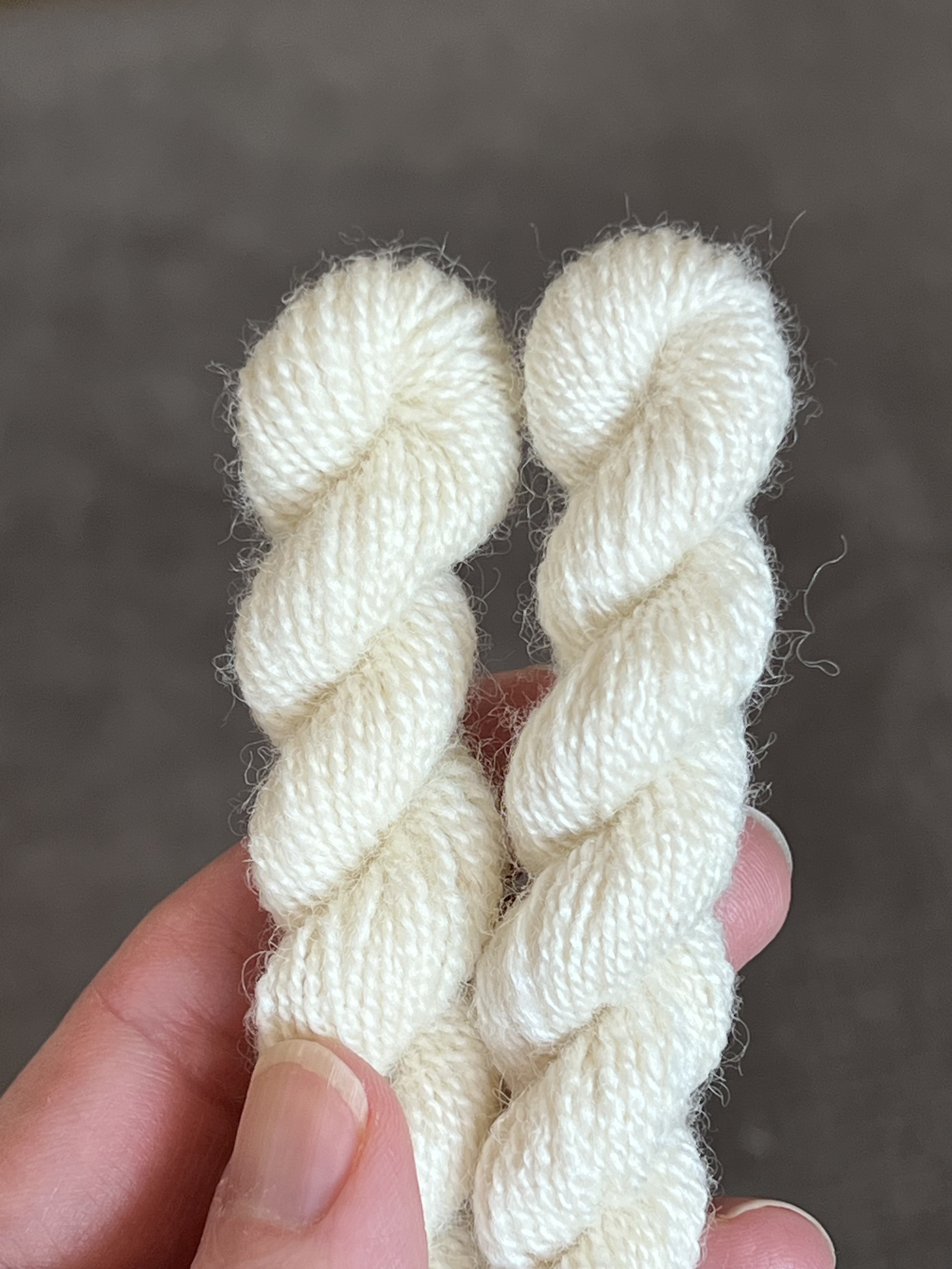 100% Corriedale (left) and 75/25% Corriedale-Bombyx Silk blend (right) sample comparison.